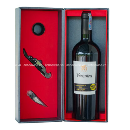 Set Quà Tặng 1 Chai Rượu Vang Ý Veronica Rosso Kèm Phụ Kiện