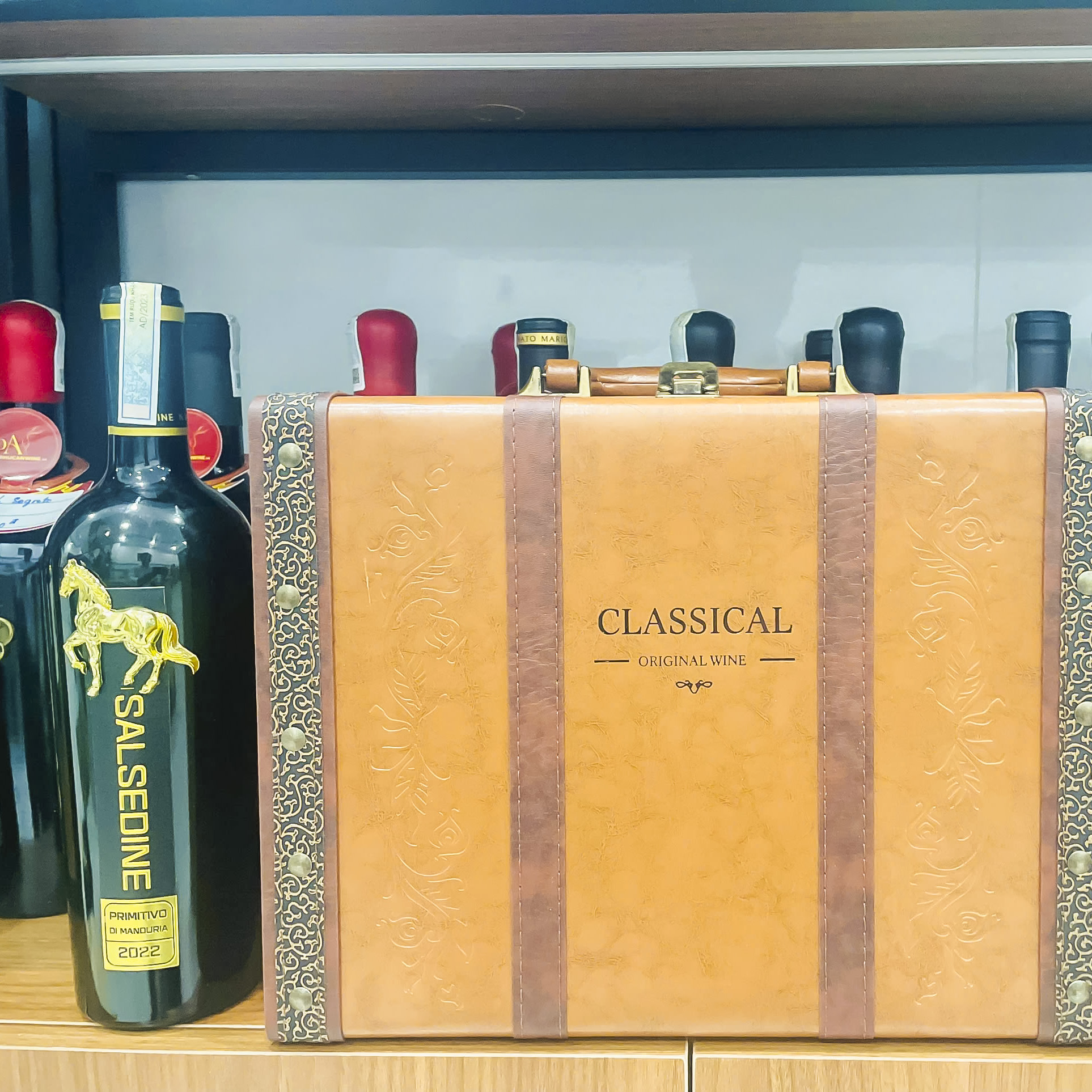 Vang Ý Linh Vật Ngựa Vàng Salsedine Primitivo 5 Vang Ý Linh Vật Ngựa Vàng Salsedine Primitivo - Hình ảnh 5